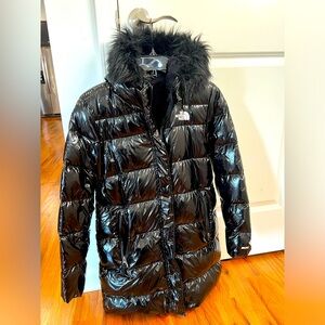 Girls size 10-12 winter coat. Like new condition.